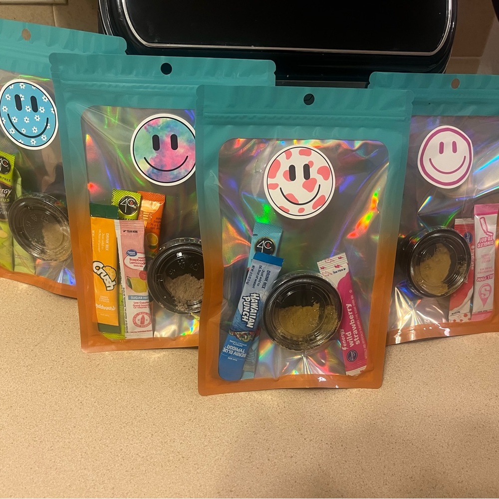 Colorful Smiley Face Drink Mix Set . Need some energy ? These are Energy drinks